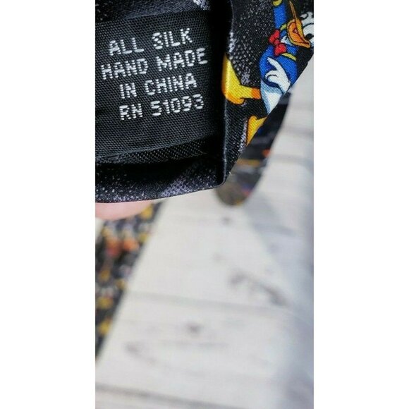 Mickey Unlimited Vintage 100% Cotton Tie Featuring Mickey, Donald & Goofy - Picture 5 of 8